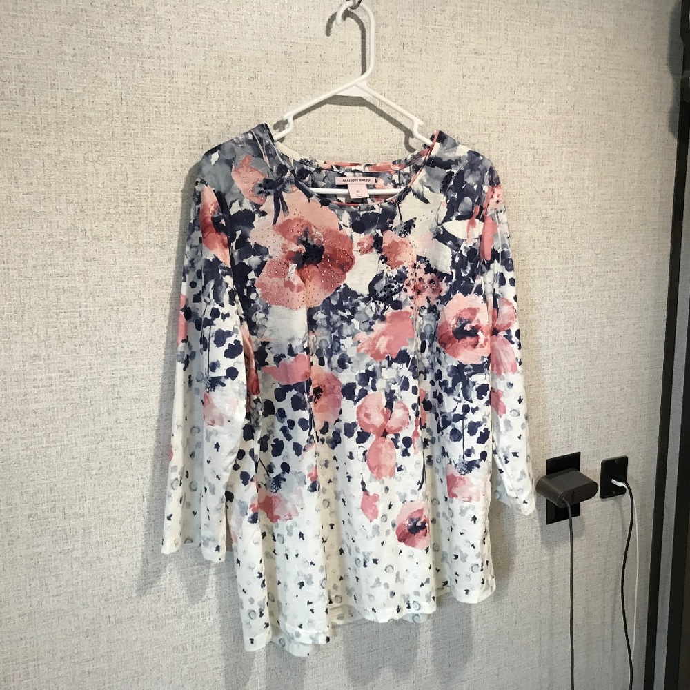 Sparkly Allison Daley shirt. Size XL.